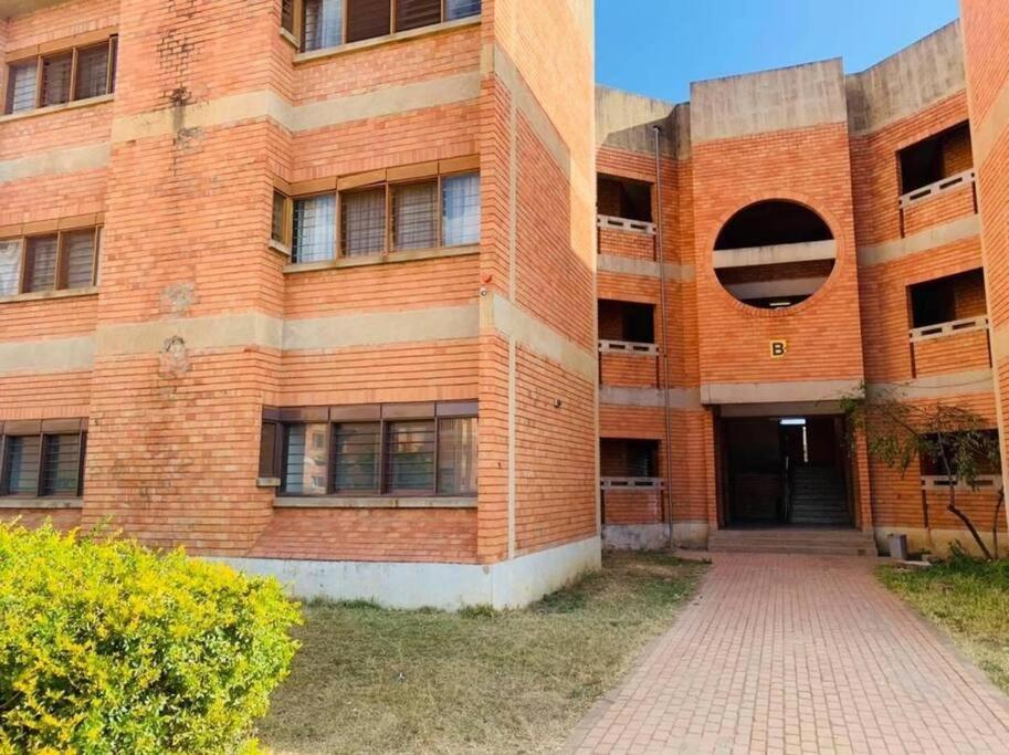 Spacious Zamtel Flat Lusaka Bagian luar foto